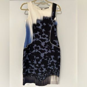 Elie Tahari. Color blue. Excellent condition